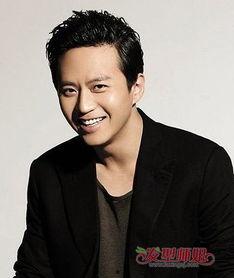 邓超发型图片短发,时尚简约，魅力不减