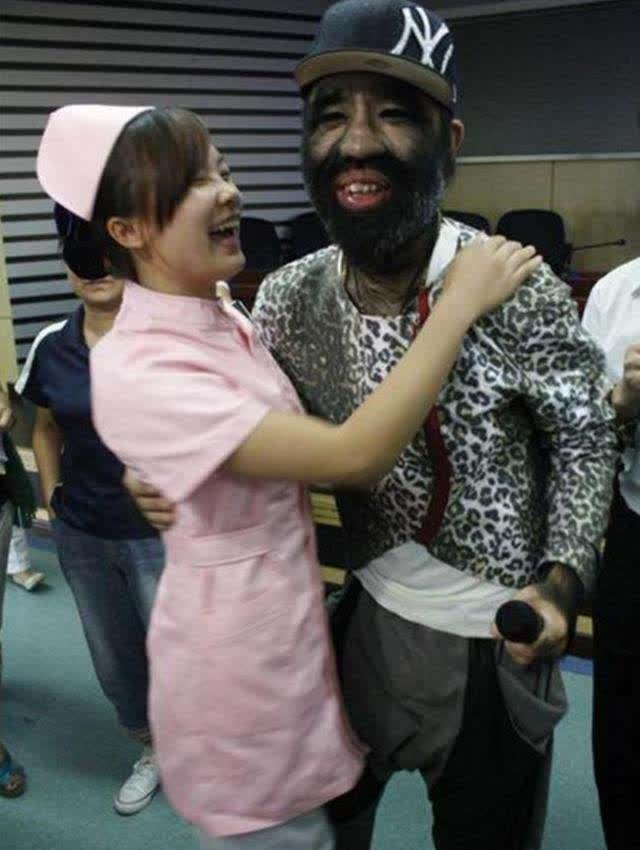 于震寰女友徐贝贝资料,于震寰女友的优雅人生与时尚风采